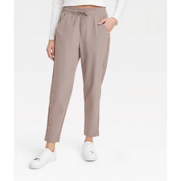 All In Motion Women’s Stretch Woven High-Rise Taper Pants - Picture 6 of 6